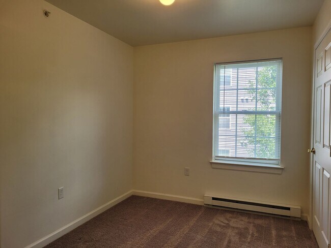 Building Photo - 1419 Doron Dr