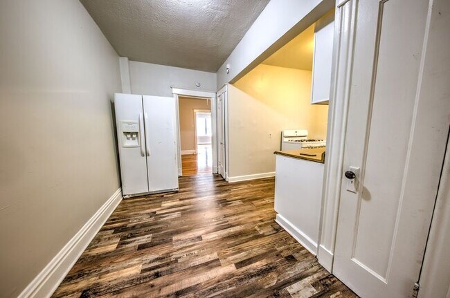 Building Photo - 3135 Halliday Ave