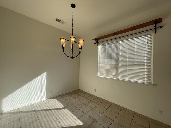 Foto del edificio - 1877 Devonshire Dr