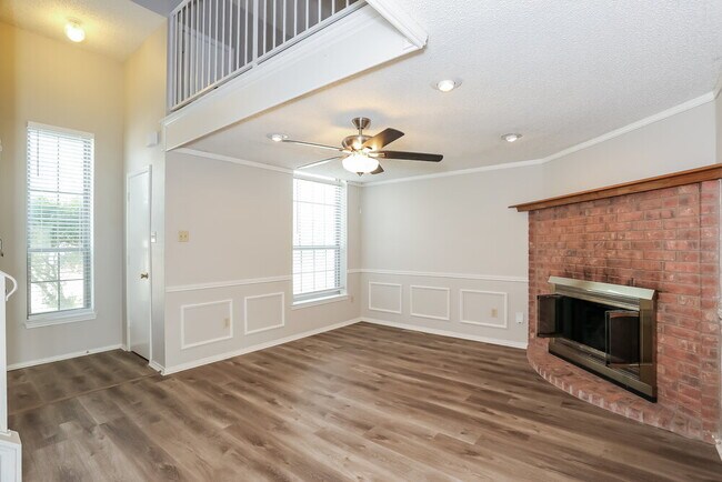 Foto del edificio - 722 Nightingale Cir