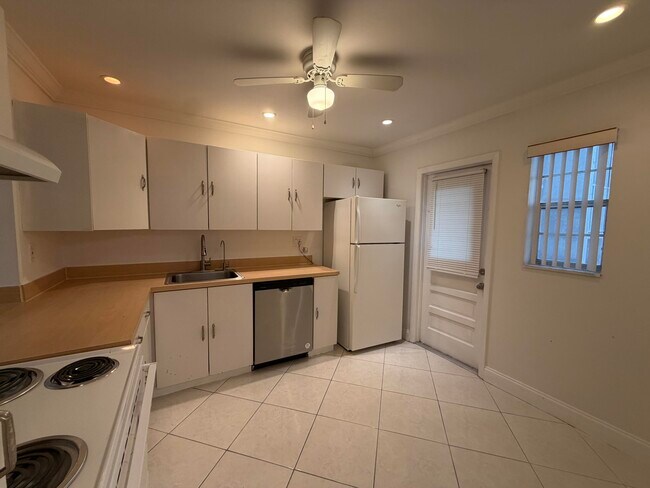 Foto del edificio - 8141 SW 24th Ct