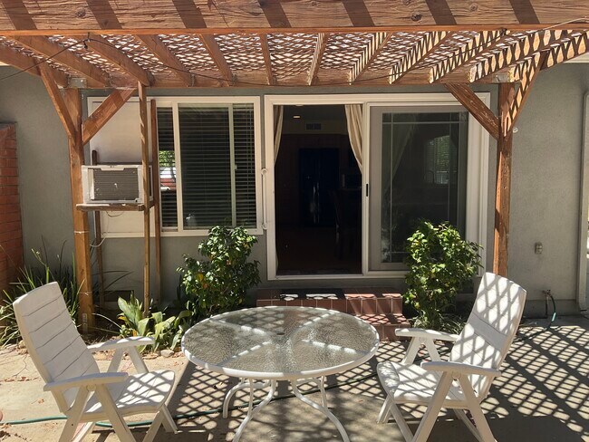 Foto del edificio - 3319 Holloway St