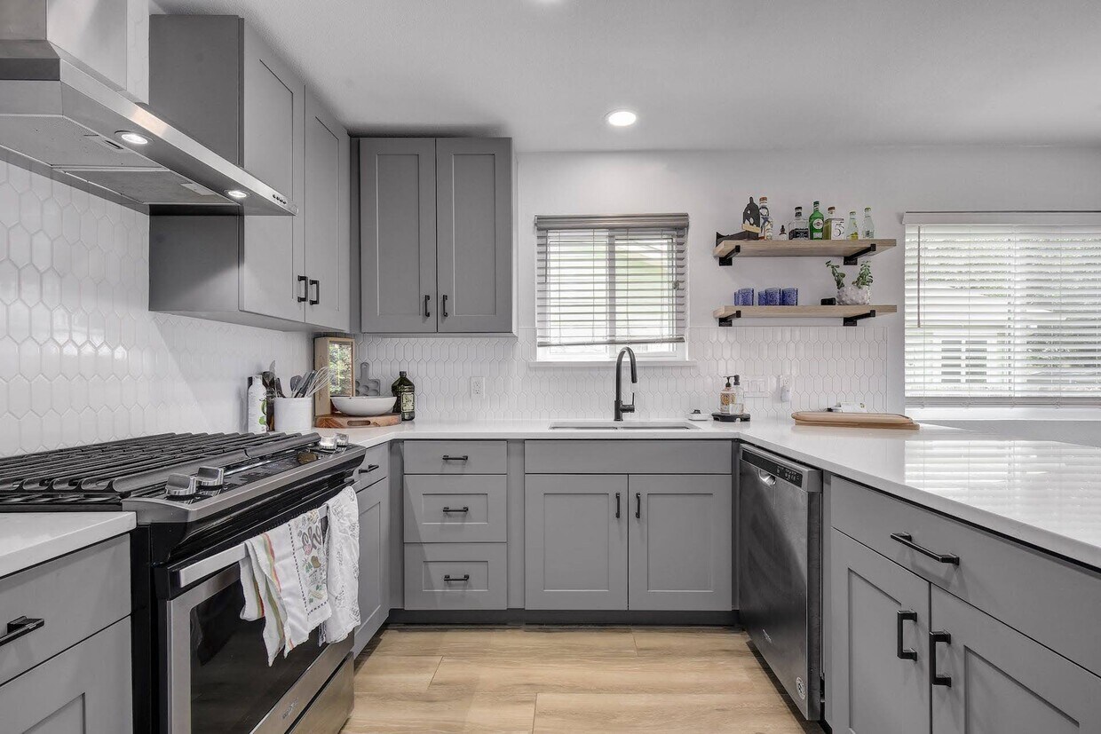 Foto principal - 2403 Stone River Dr