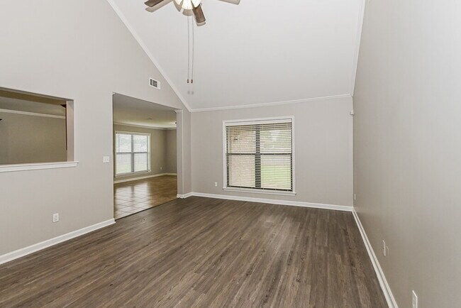 Foto del edificio - 6755 Clarmore Dr