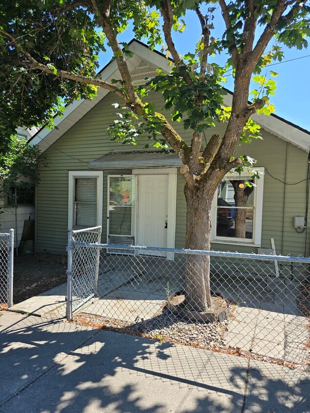 Foto principal - 2 bedroom 1 bath house located in Kellogg,...