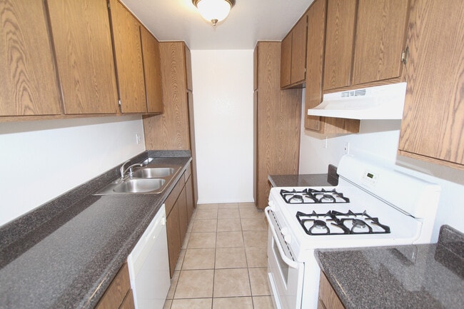 Foto del edificio - 5421 Kester Ave