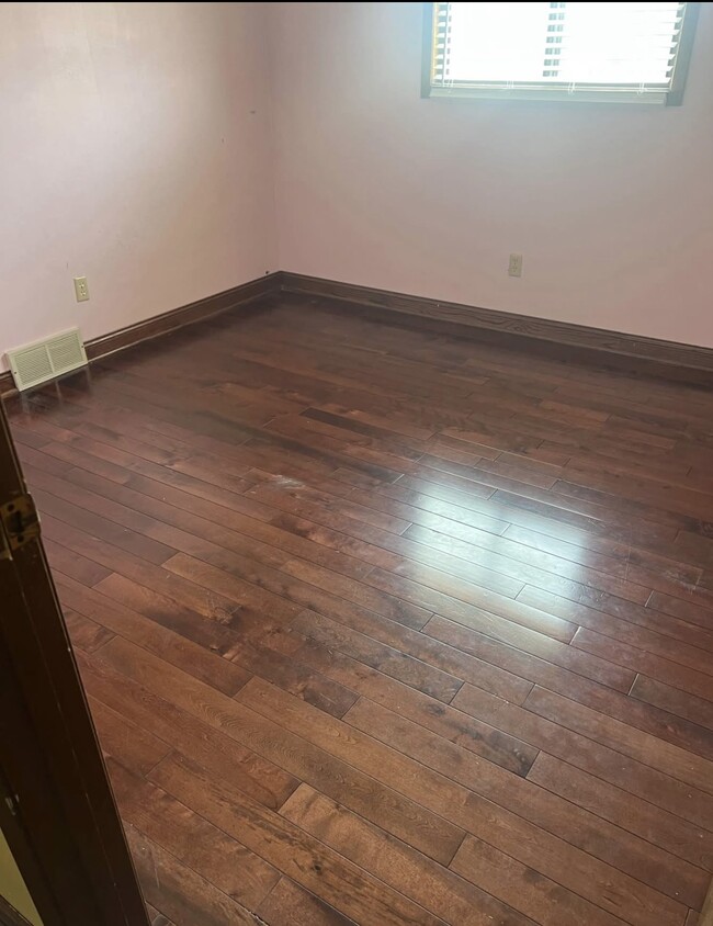 Foto del edificio - 626 Manistique Ave