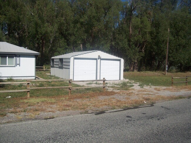 Building Photo - 8042 S River Rd