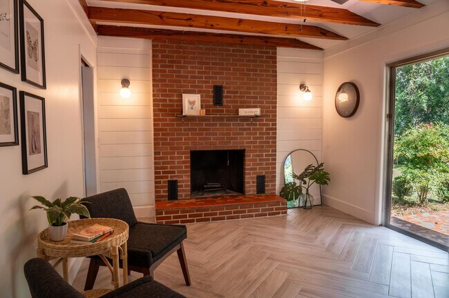 Foto del edificio - 901 White Ave S E