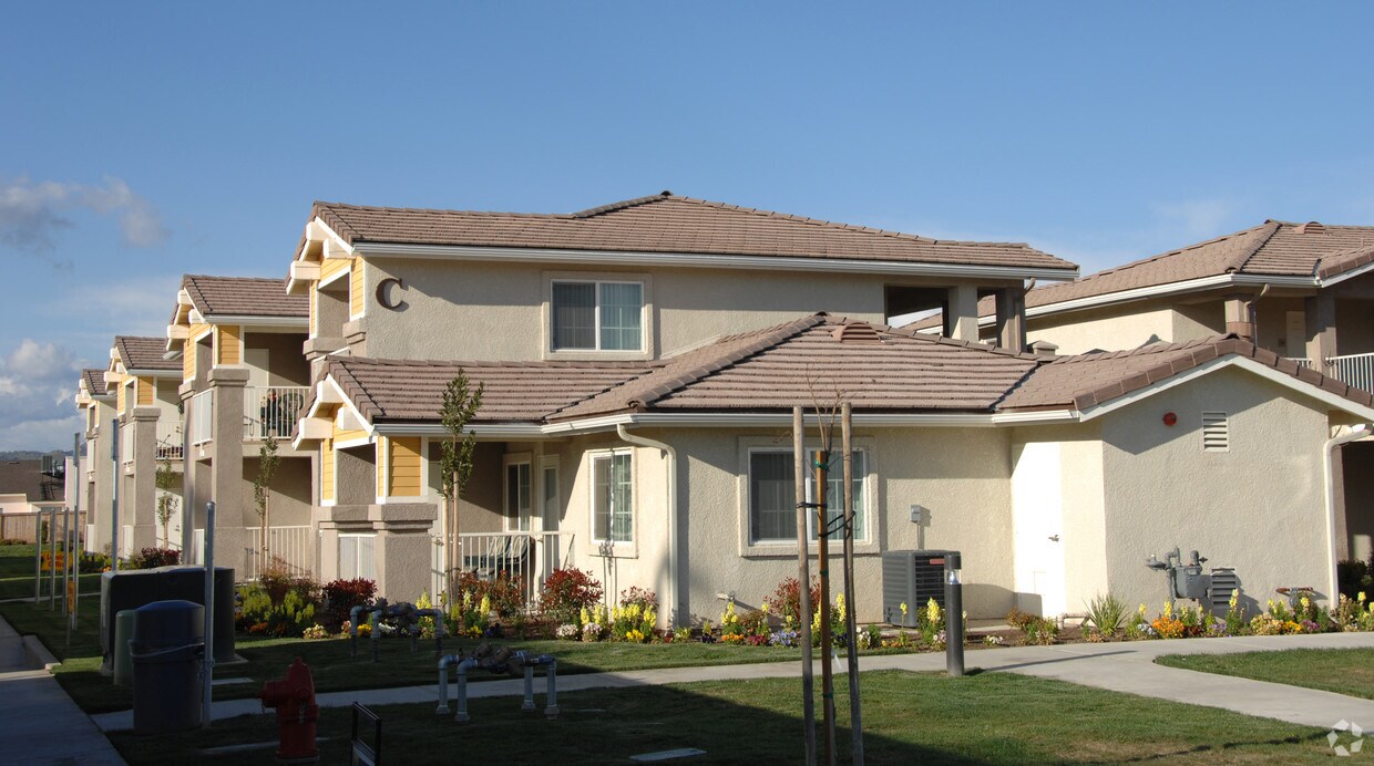 Building Photo - Zaninovich Village