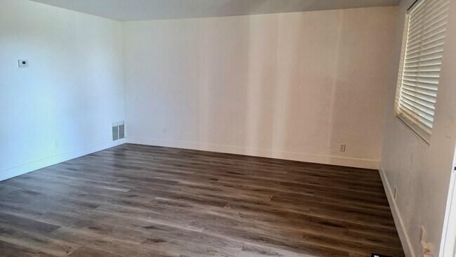 Building Photo - 935 E 600 S