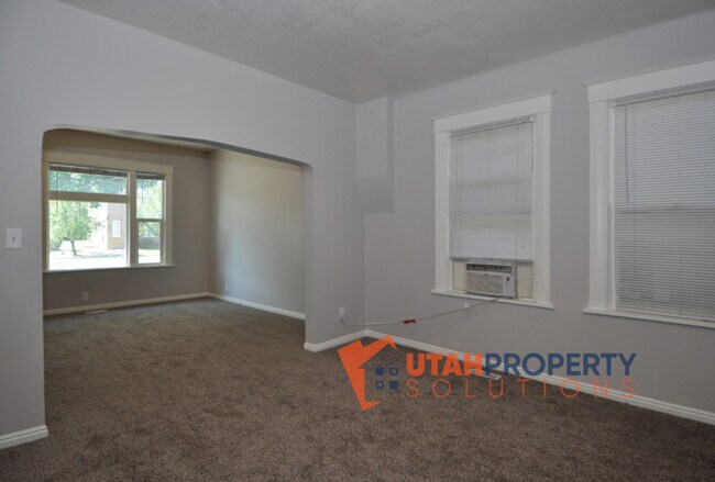 Building Photo - 559 E 800 S