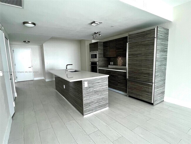 Foto del edificio - 460 NE 28th St