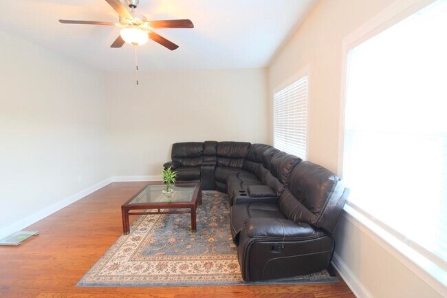 Building Photo - 382 Tanzanite Dr