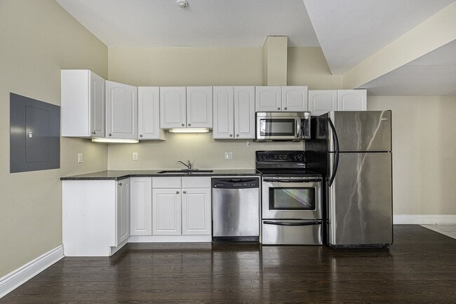 Building Photo - 329 Johnson St