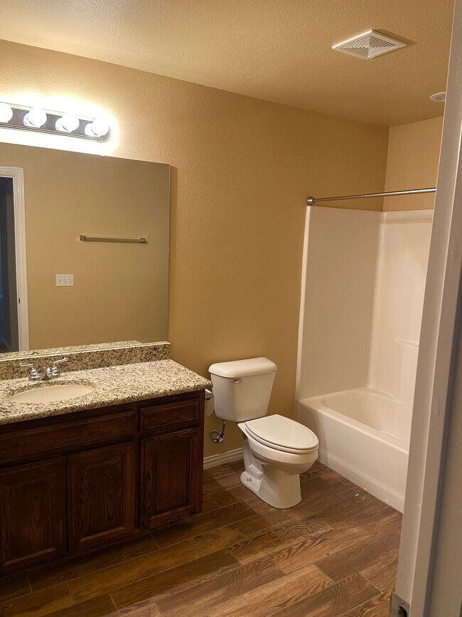 Building Photo - 802 Grant Ave