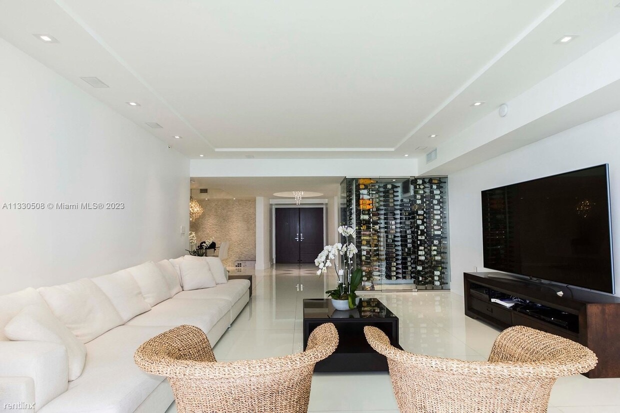 Primary Photo - 3 br, 3.5 bath Condo - 16275 Collins Ave A...