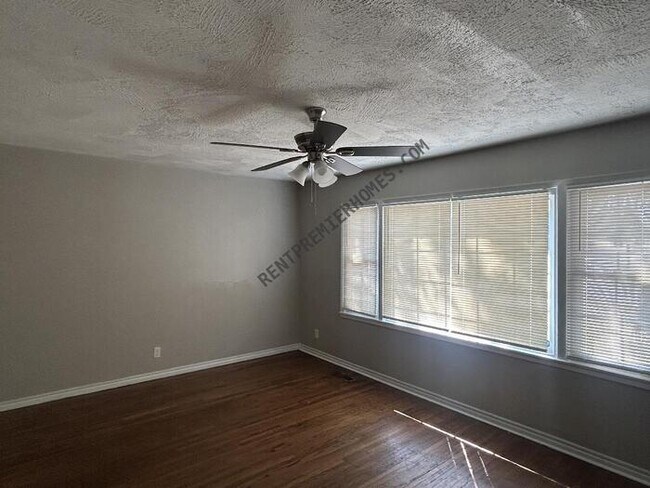 Foto del edificio - 7813 E 22nd St