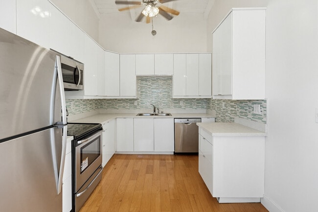 Building Photo - 3733 Riviera Dr