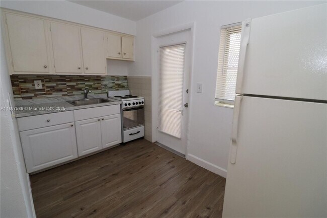 Foto del edificio - 777 NE 85th St