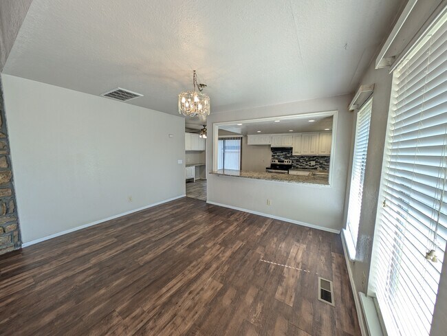 Foto del edificio - 8440 E 64th Pl