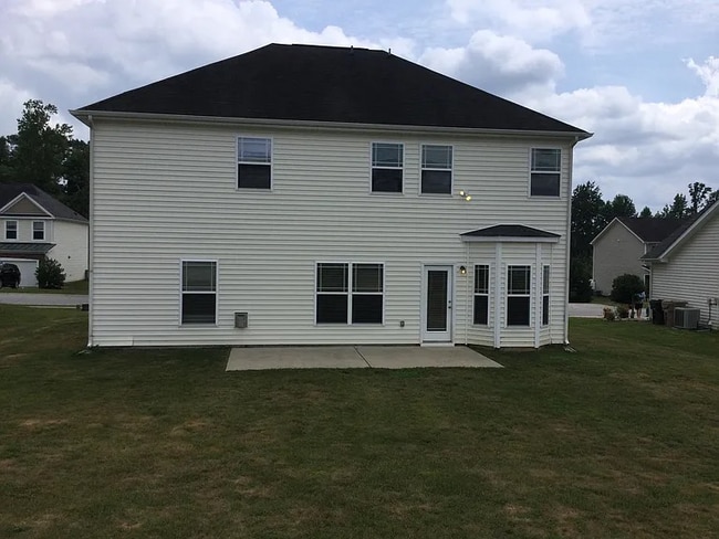 Building Photo - 88 Killington Dr