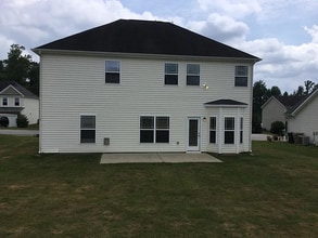 Building Photo - 88 Killington Dr