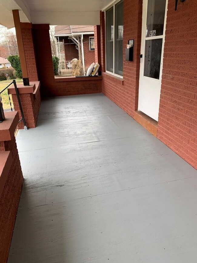 Building Photo - $1,395 3 Bed + Bonus Room! Must See!