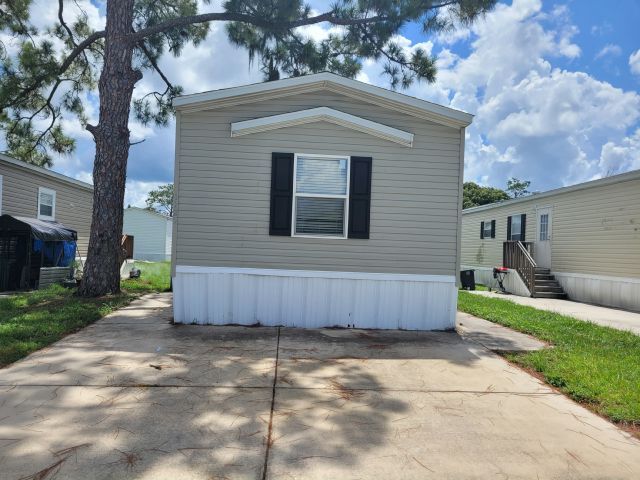 Building Photo - 1725 Sunburst Dr