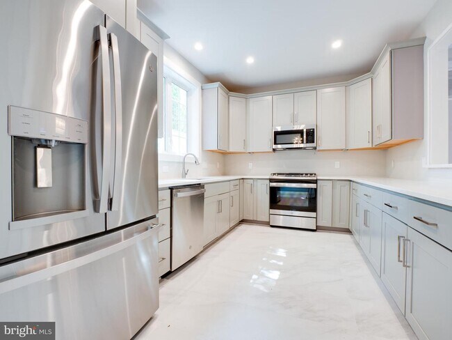 Building Photo - 1551 Rivertown Pl