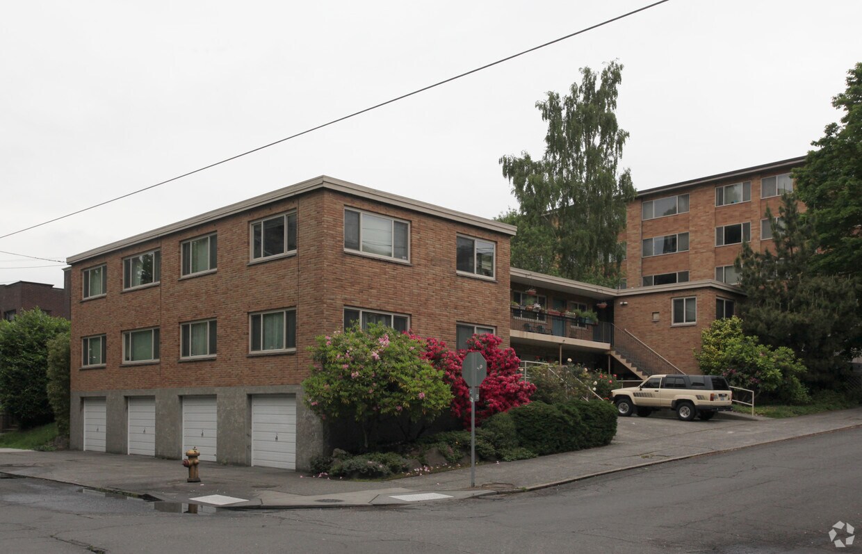 Primary Photo - 600 Belmont Ave E