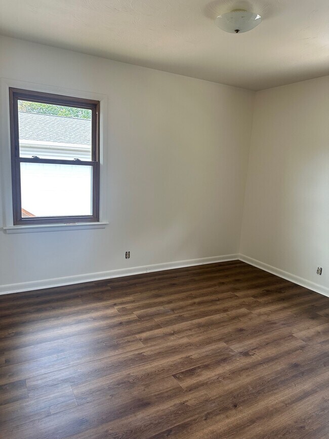 Building Photo - 865 S 45th St