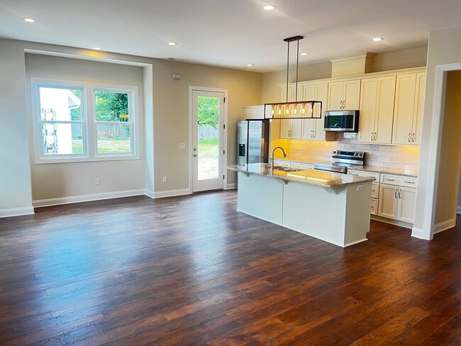 Open concept living/dining/kitchen - 2101 Grantland Ave