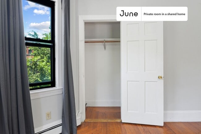 Building Photo - Room in Shared 4 bed/2 bath home