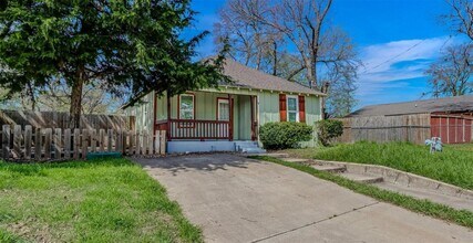 Building Photo - 902 Davy Crockett St