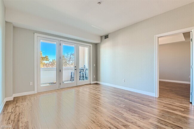 Foto del edificio - 1 br, 1 bath Condo - 2200 South University...