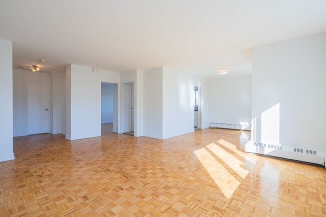 Building Photo - Gestion Forest Hill