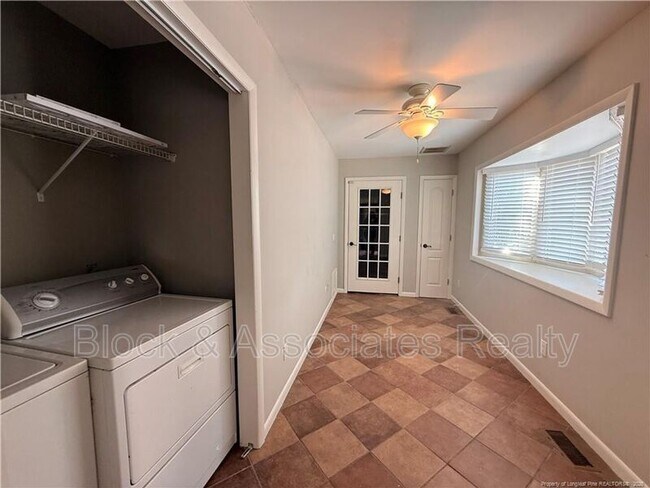 Foto del edificio - 848 Castleberry Ct