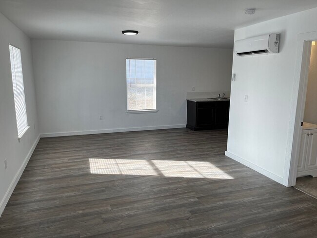 Foto del edificio - NEW DUPLEX OUTSIDE OF TOWN