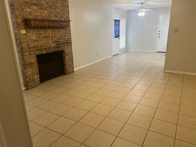 Foto del edificio - 1329 N Walnut Creek Dr