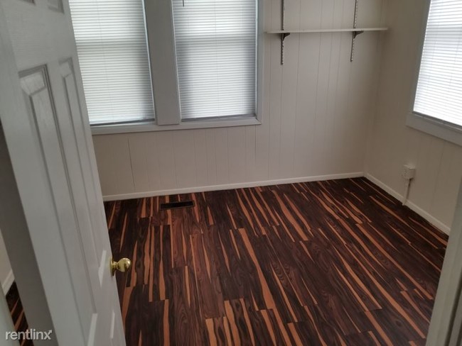 Foto del edificio - 3 br, 1 bath House - 303 E 3rd St