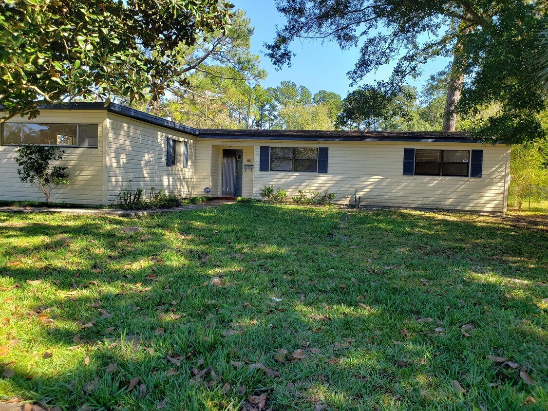 2349 Hugh Edwards Dr, Jacksonville, FL 32210 House Rental in