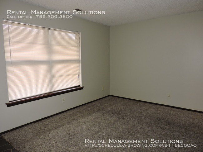 Building Photo - Bluewood East Apartments- 1 Bedroom
