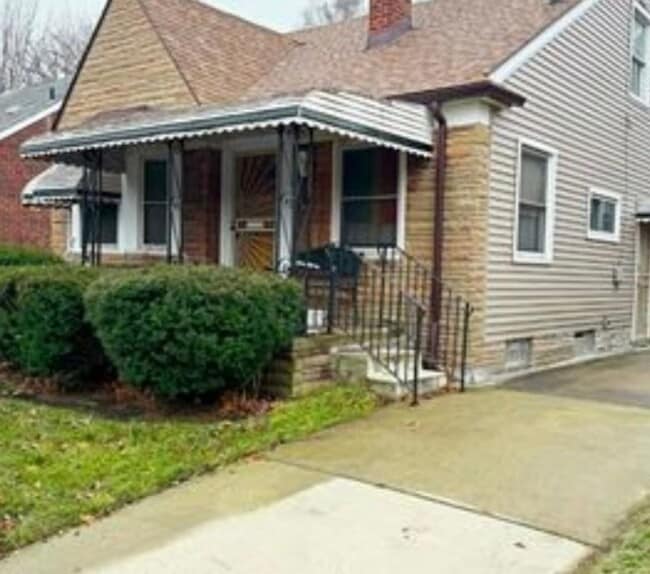 Building Photo - 18667 Algonac St