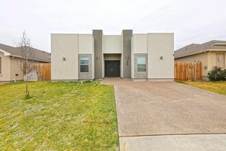 Building Photo - 1025 La Muralla St