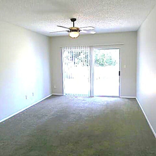 Foto del edificio - 4 Bedroom 2.5 Bath Home in Metro West Area!