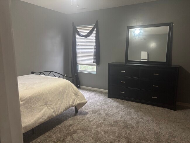 Dormitorio 1 (continuación) - 1207 Summerfield Ln E