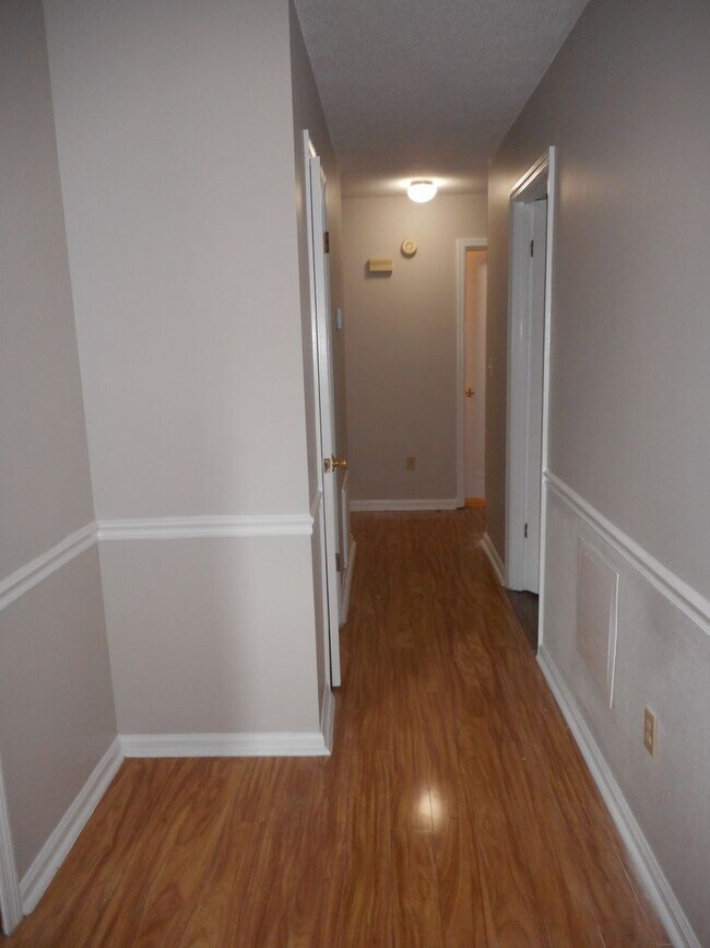 Foto del edificio - 3726 Crest Dr