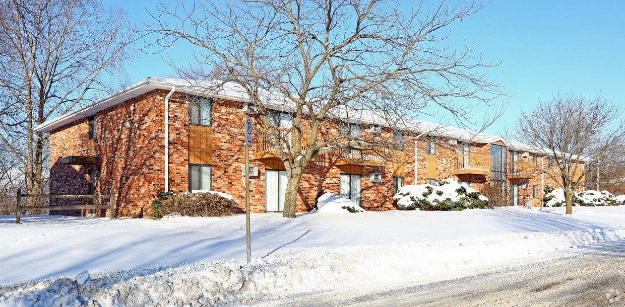 Primary Photo - Cedar Bend Apartments