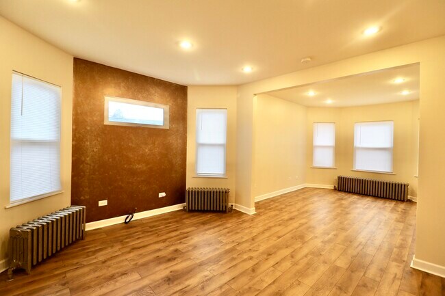 Foto del edificio - 3807 N Narragansett Ave